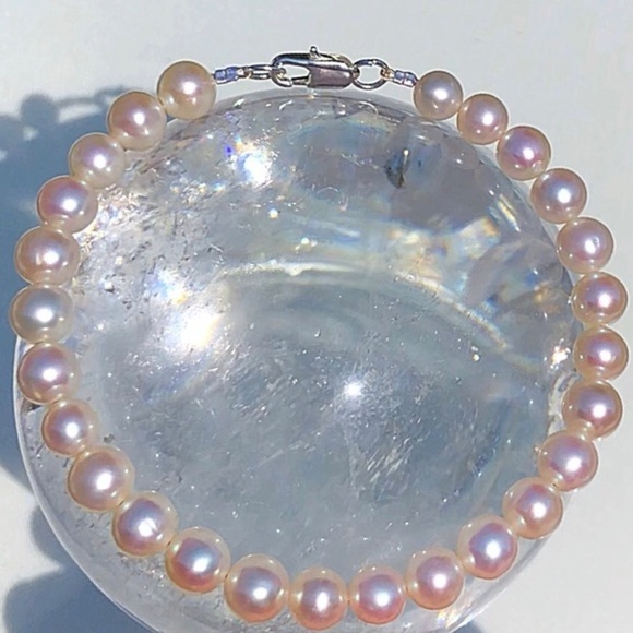 2 left! Authentic High Quality Pearl Bracelet! - Picture 4 of 6